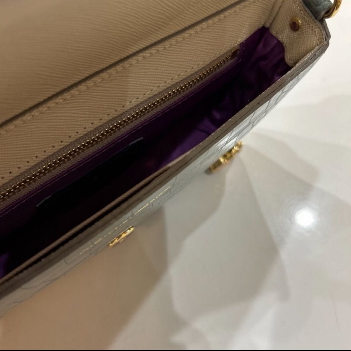 ADMJ THE BEE 牛革クロコ型押しモバイルポーチ ショルダーバッグ