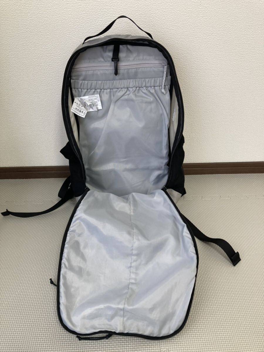 オッシュマンズ別注アークテリクス マンティス 26L シルバー オッシュマンズ別注アークテリクス マンティス 26L シルバー