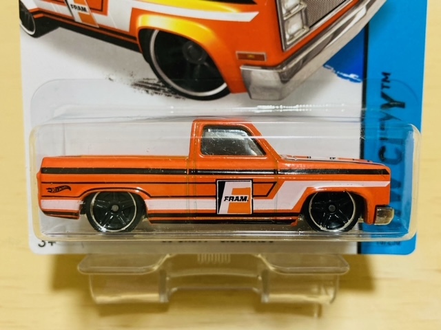 HOTWHEELS '83 CHEVY SILVERADO Chevrolet シェビー シルバラード シボレー オレンジ FRAM フラム オイルフィルター ホットウィール_画像2