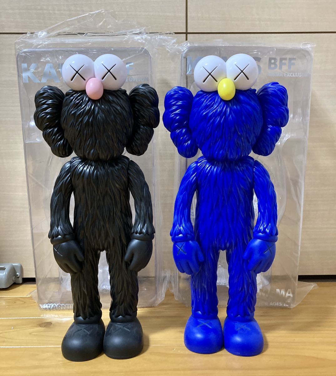 特別訳あり特価】 Black Blue MoMA 2種セット BFF KAWS 青 party what