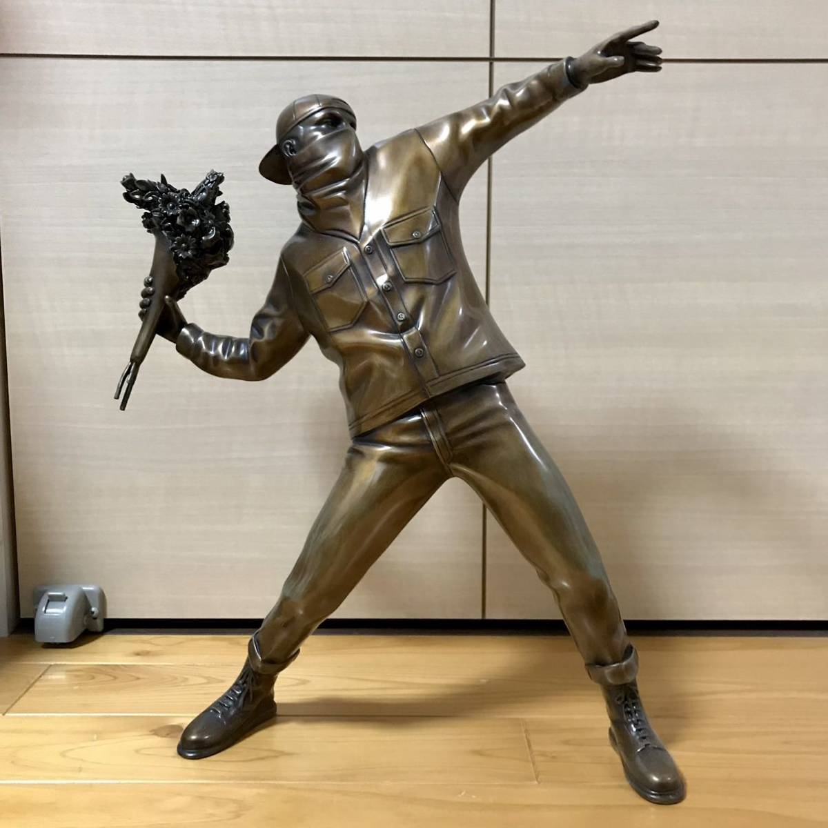 MEDICOM TOY FLOWER BOMBER BRONZE STATUE #2 BANKSY BRANDALISM バンクシー フラワーボマー メディコムトイ