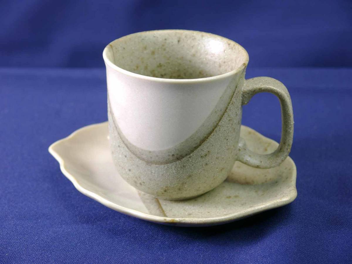 カップ＆ソーサー　受皿付のコーヒー＆紅茶カップ（陶器製）小さめ　クラフト・民芸調　5客セット（個別5色）迅速発送　極美品　未使用新品_画像3