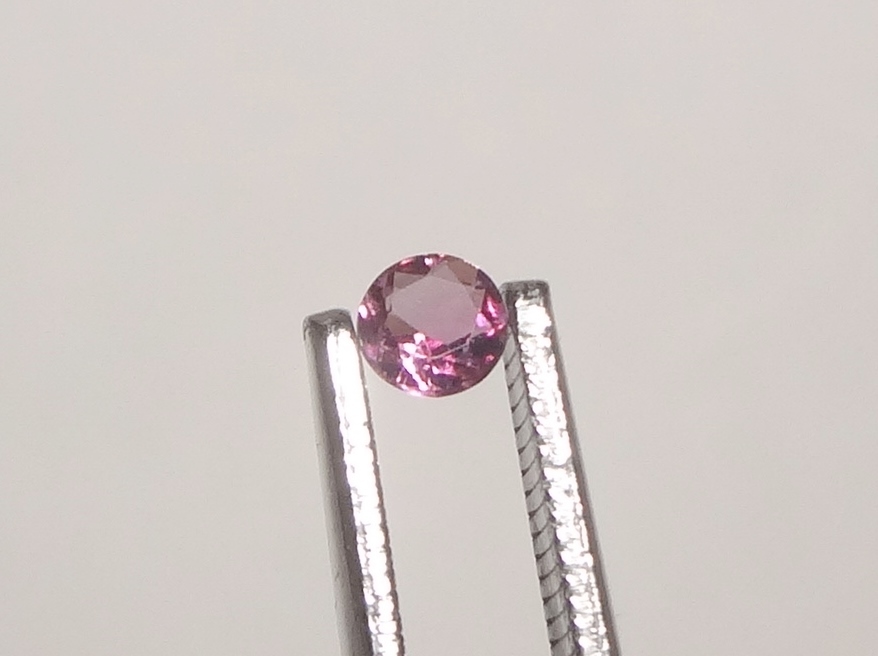  розовый турмалин разрозненный кристалл натуральный камень драгоценнный камень разрозненный с футляром 