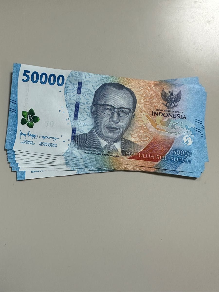 70％以上節約 最新紙幣 インドネシアルピア 10万ルピア紙幣10枚 