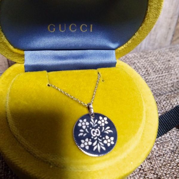 【定価２５万】グッチ GUCCI アイコン　ブルーム　ネックレス ホワイトゴールド　wg 未使用　金　K18WG 美品　メダル　花　ＧＧ