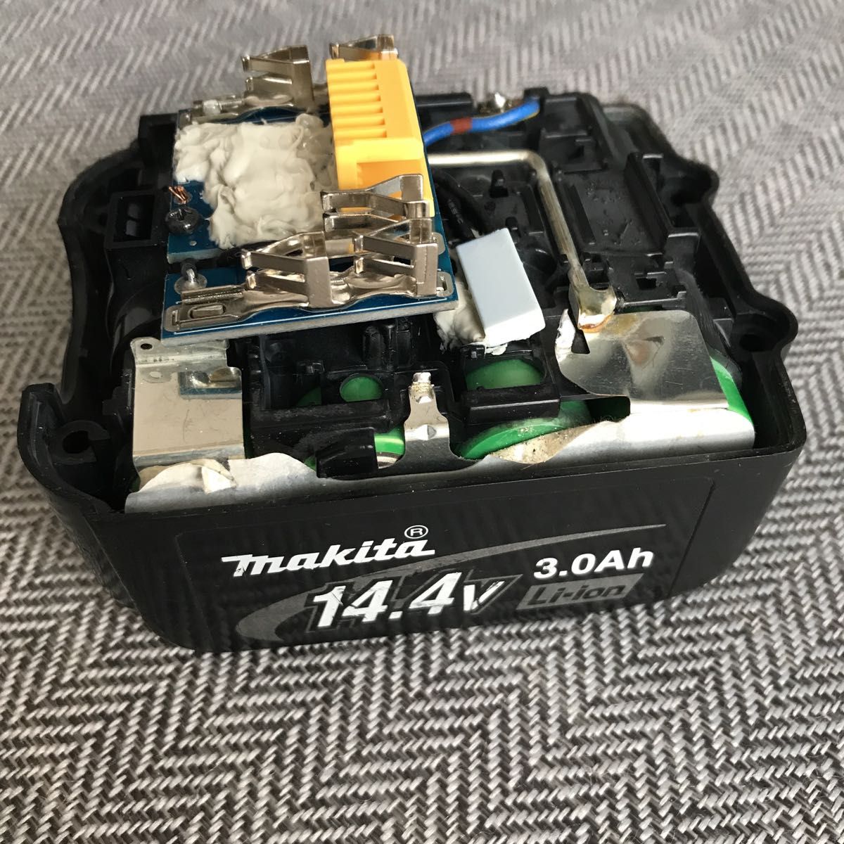 マキタ純正バッテリー 14 4V 3Ah 3個セット|Yahoo!フリマ(旧 マキタ純正バッテリー 14 4V 3Ah 3個セット|Yahoo!フリマ(旧