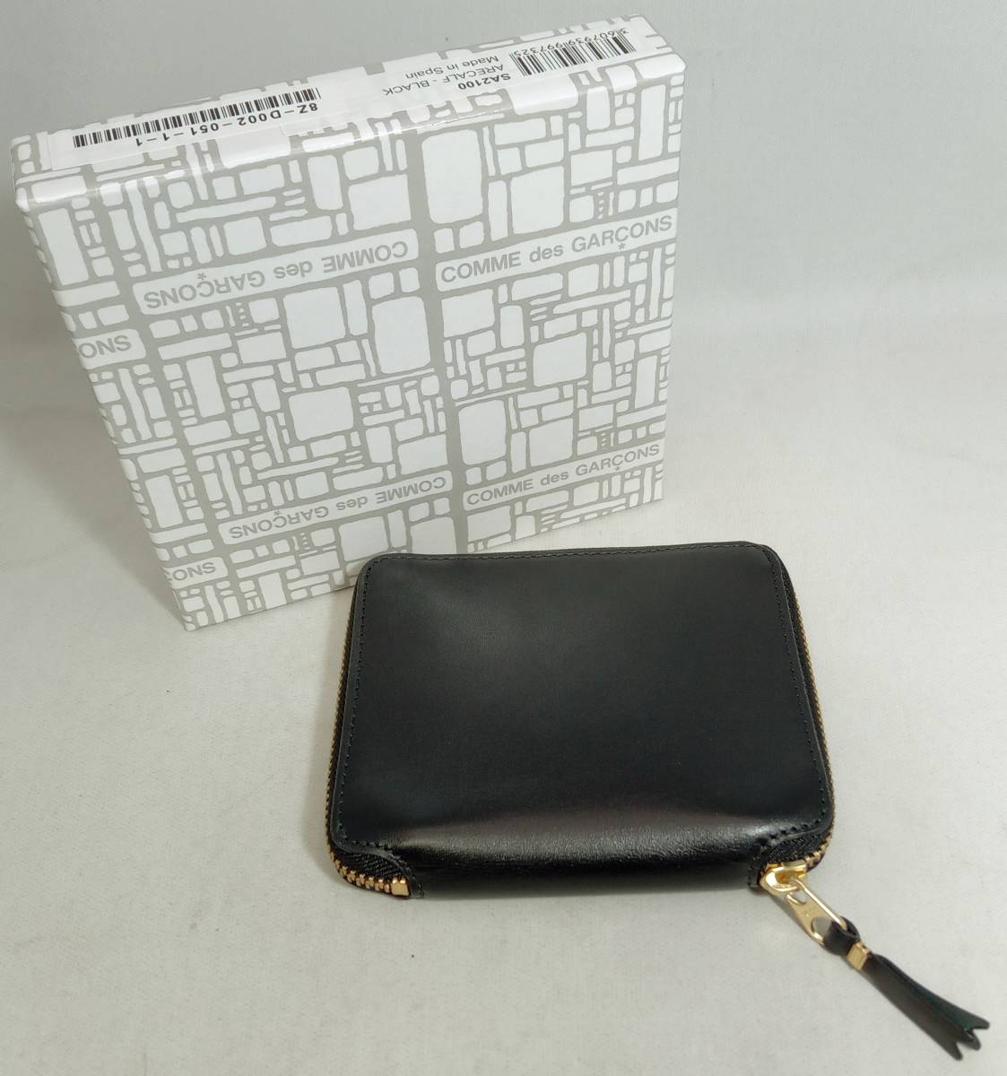 人気商品の GARCONS des COMME コムデギャルソン 黒 二つ折り財布 財布