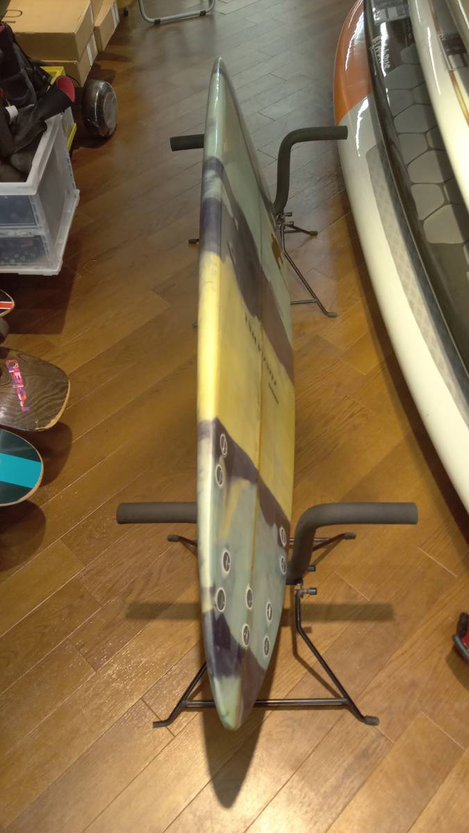 TSUYOSHI SURFBOARDS 5’5” ツヨシサーフボード 5'5' サイズ表記なし ショートボード サーフボード 茅ヶ崎駅北口店 店舗受取可_ボトムへこみあり