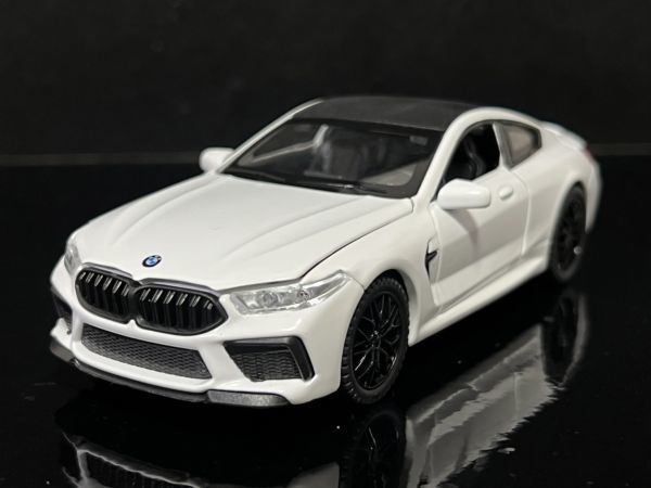 BMW M8クーペ コンペティション 1_32 ホワイト H96_画像1