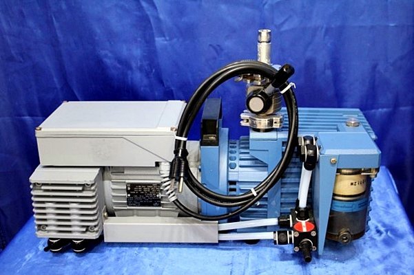 華麗 ハイブリッド バキューブランド Vacuubrand 真空ポンプ 44272Y