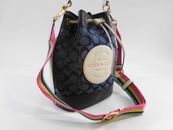 新品 未使用 93 b】 COACH コーチ 巾着 バッグ ショルダー付き デニム 青 ブルー レディース メンズ から贈物に 参考定価3.5万円(女性用)|売買されたオークション情報、ヤフオク! の商品情報をアーカイブ公開 デニムの巾着バッグb