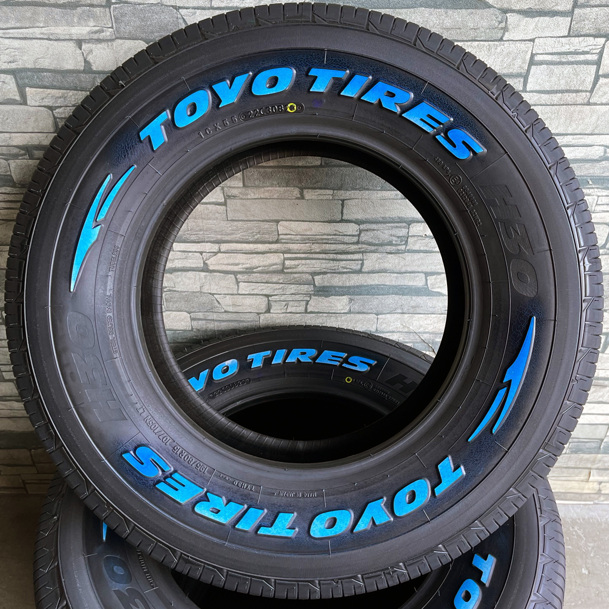 1台限り タイヤホイール4本セット DIAVOLETTO VALERIO 15×6.0J+33 6/139.7 トーヨー H30 195/80R15 107/105N ハイエース 車検対応_画像8