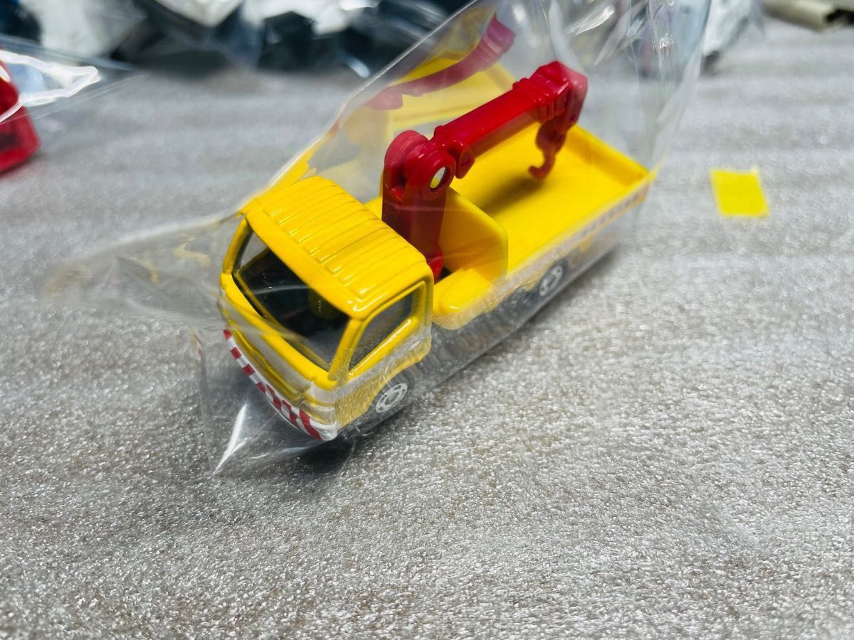 トミカ 日野デュトロ クレーン付きトラック(道路維持作業車 トミカ 日野デュトロ クレーン付きトラック(道路維持作業車