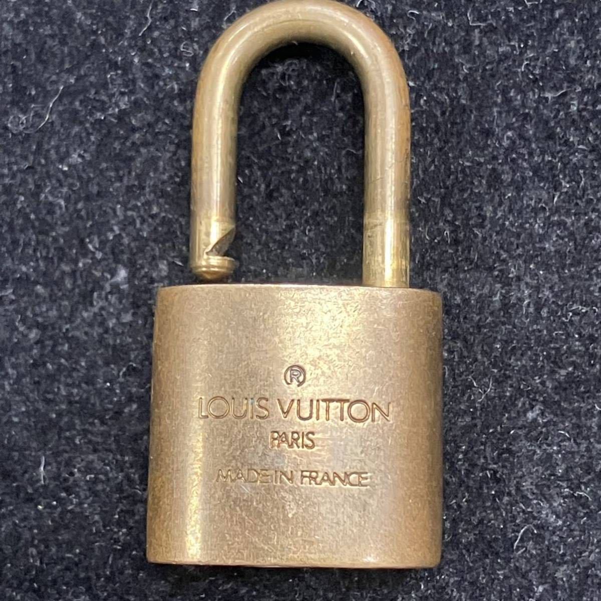 #13146A Louis Vuitton LOUIS VUITTON south capital pills 306 key 2 piece Gold color katenapado lock 