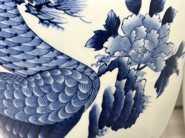 [S301] самовывоз возможно очень большой ваза / изобразительное искусство . украшение . белый фарфор с синим рисунком синий . высота 52.5cm керамика производства Zaimei есть b