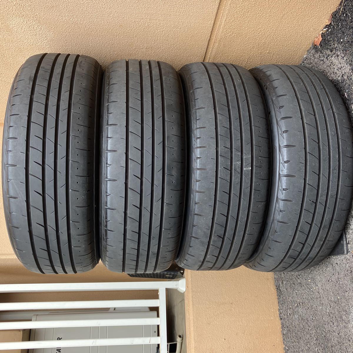 タイヤ バリ山! ブリヂストン 225 55R18 98V 55 プレイズPX-RV2