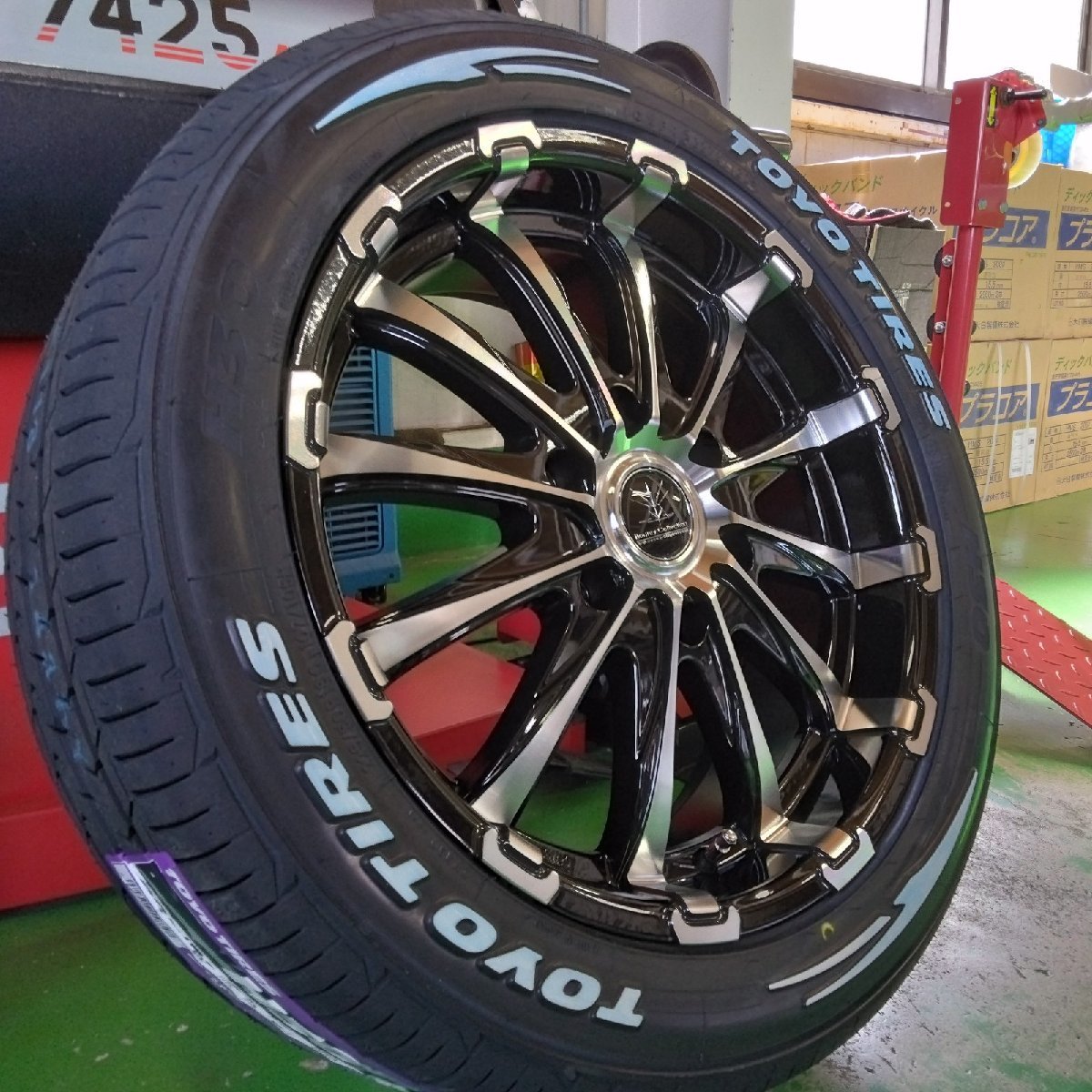 人気 TOYO H30 225/50R18 ホワイトレター 200系ハイエース タイヤホイールセット 18インチ BD12 新品 4本セット_画像6