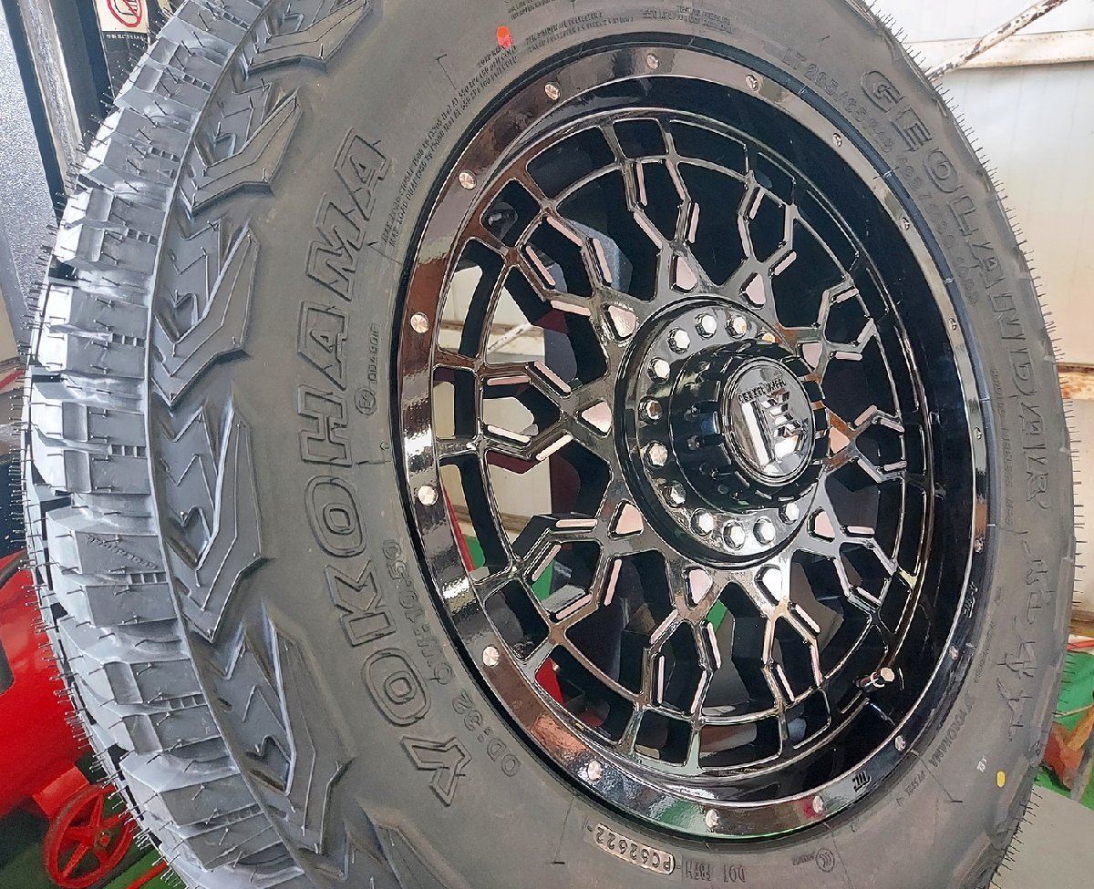 ランドクルーザー100系 シグナス 18インチ PreDator ヨコハマ ジオランダー X-AT 285/65R18 33x12.50R18 325/65R18 37x12.50R18_画像3