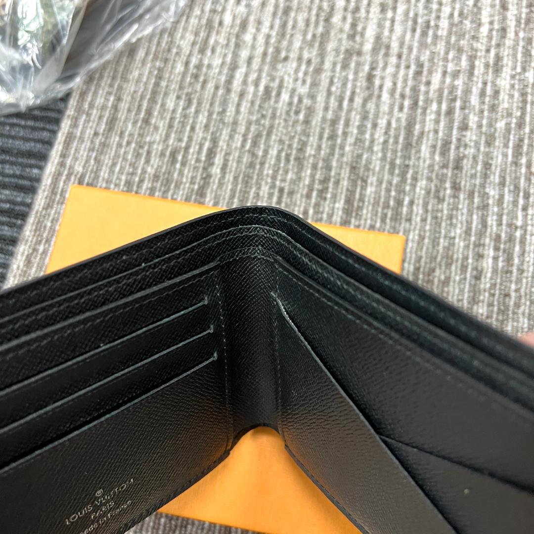 ほぼ未使用 LOUIS VUITTON ヴィトン エピ ミュルティプル 折り財布