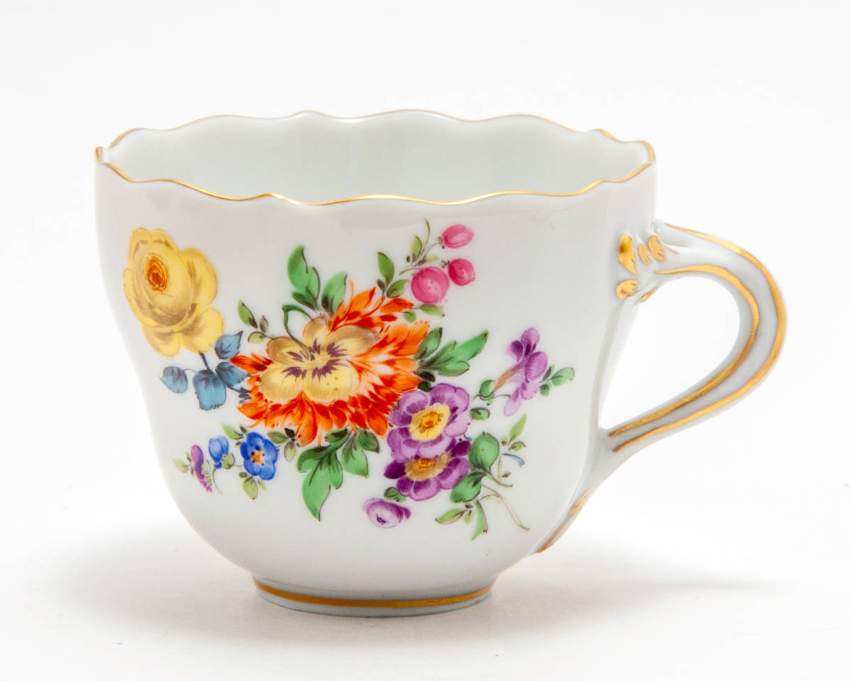 マイセン 金彩 花のブーケと虫の絵付け 自然主義 モカカップ マイセン 金彩 花のブーケと虫の絵付け 自然主義 モカカップ