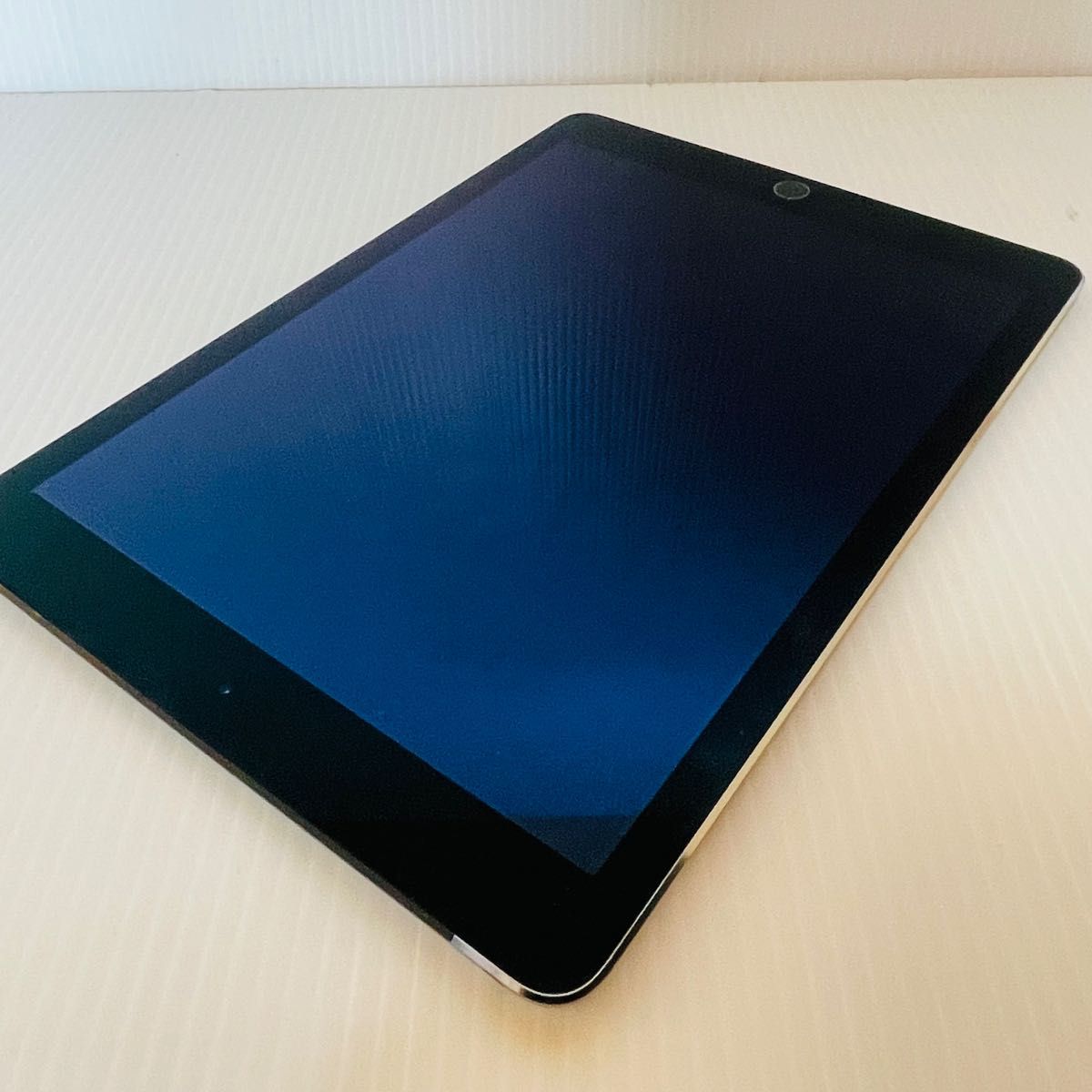 ７ iPad Air 2 9.7インチ Retinaディスプレイ 64GB-