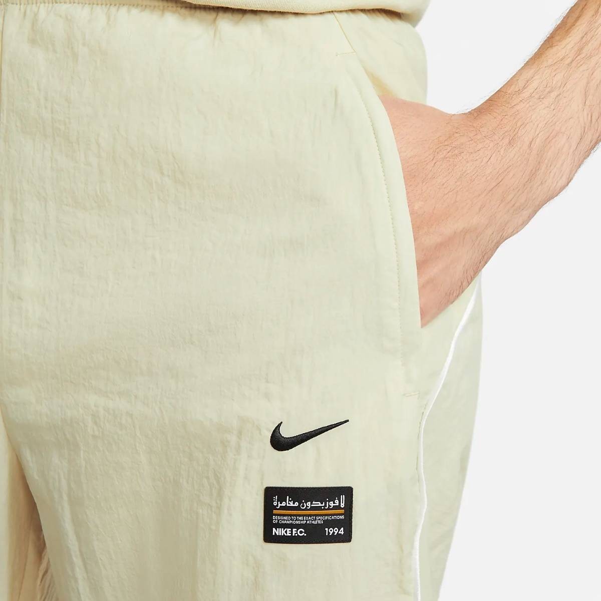 【新品】NIKE ナイキ ウーブンパンツ ナイキFC サッカーパンツ トラックパンツ ナイロンパンツ 撥水 フットサル/ジム/トレーニング Lサイズ_画像3