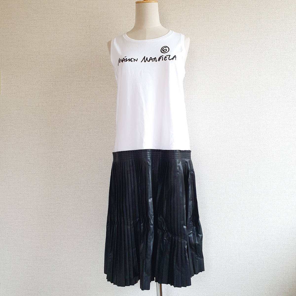 【新品・未使用】MM6 MAISON MARGIELA ロゴプリーツワンピース　16Y　M60105MM002M6C01_画像1