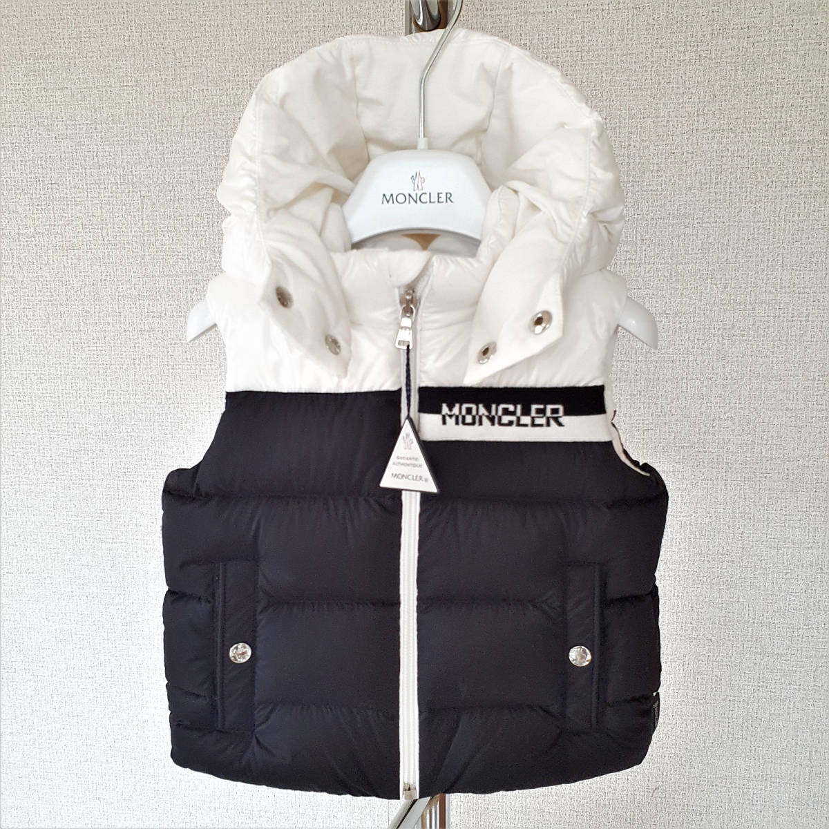 驚きの価格が実現！ 【新品・未使用】MONCLER BABY NUROW フード付き