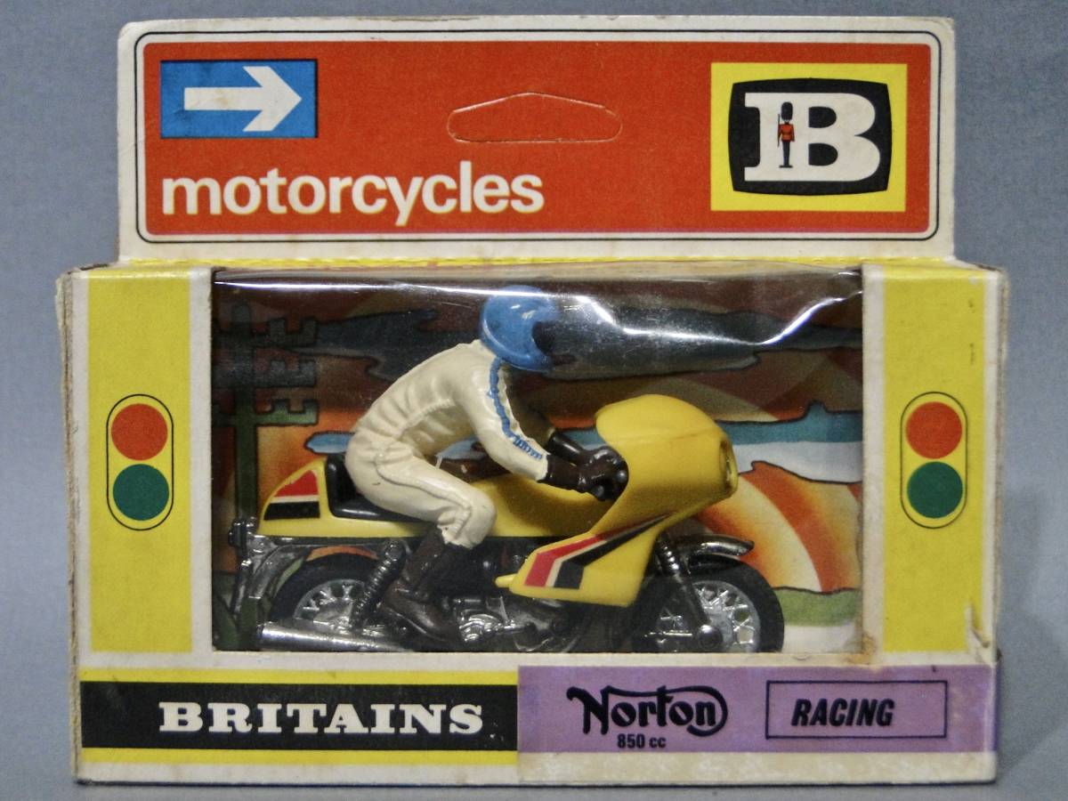 [ブリテン]ノートン レーシング850cc/水色ヘルメット&白色つなぎ/32分の1/イギリス製(元箱付き)BRITAINS