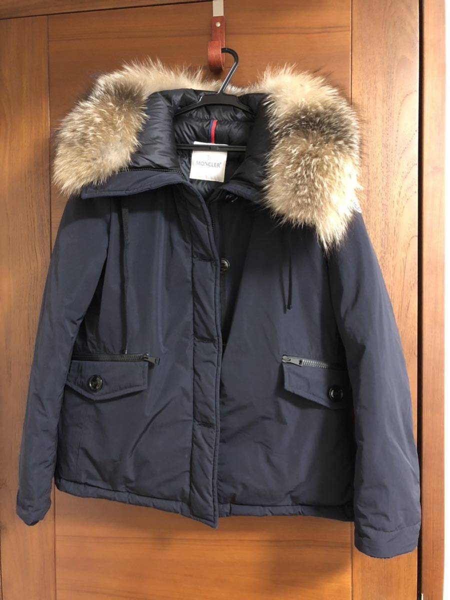 モンクレール　malus ネイビー　4 美品　moncler ファー_画像1