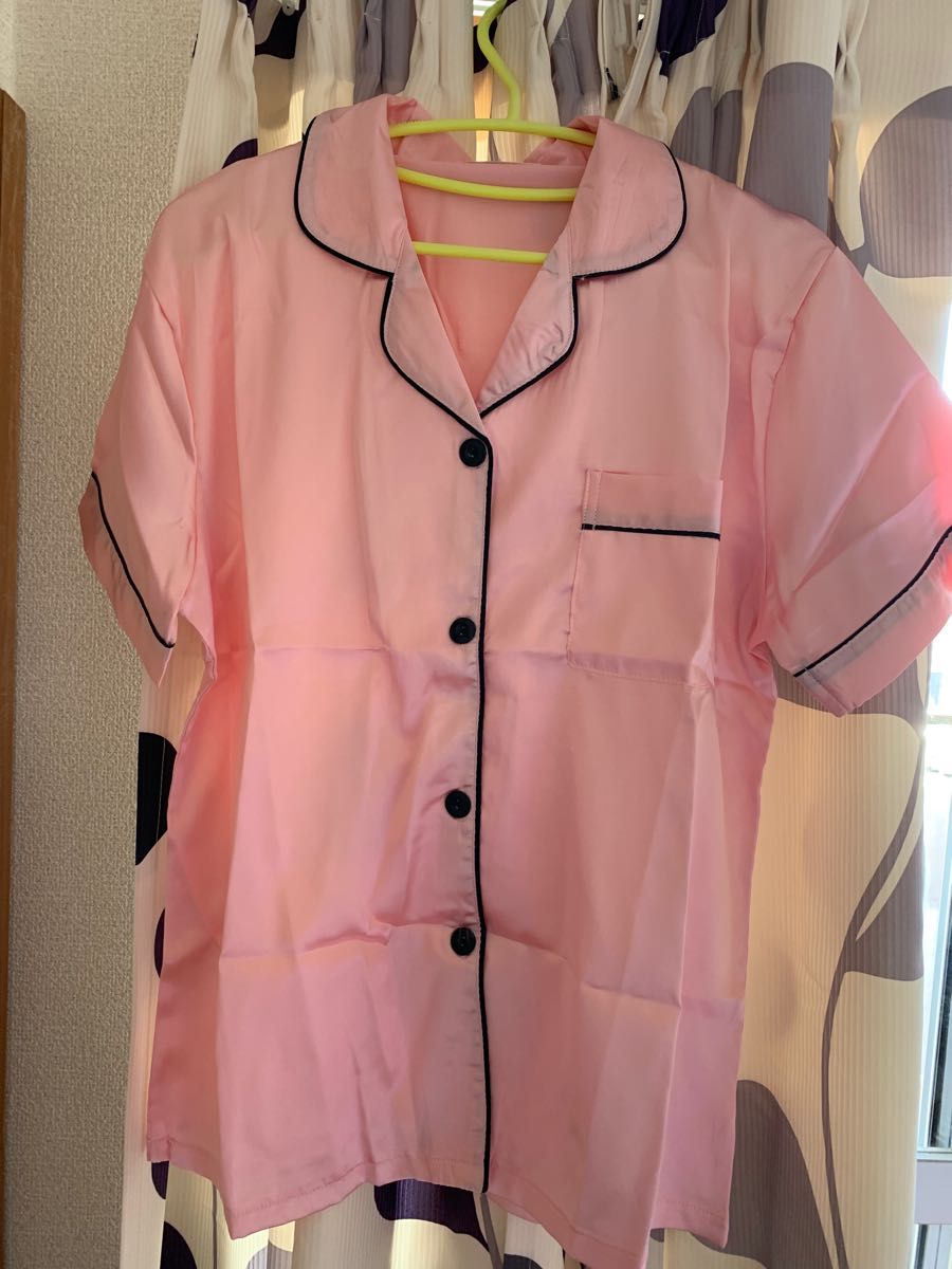 シルク風パジャマ　セットアップ　ピンク　おしゃれ　軽い　かわいい