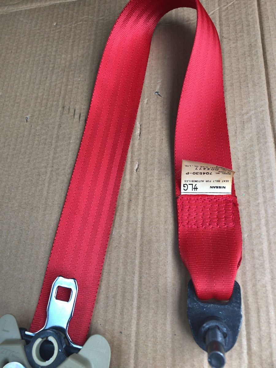  Nissan Skyline V36 sedan front left right color seat belt red driver`s seat passenger's seat red belt 