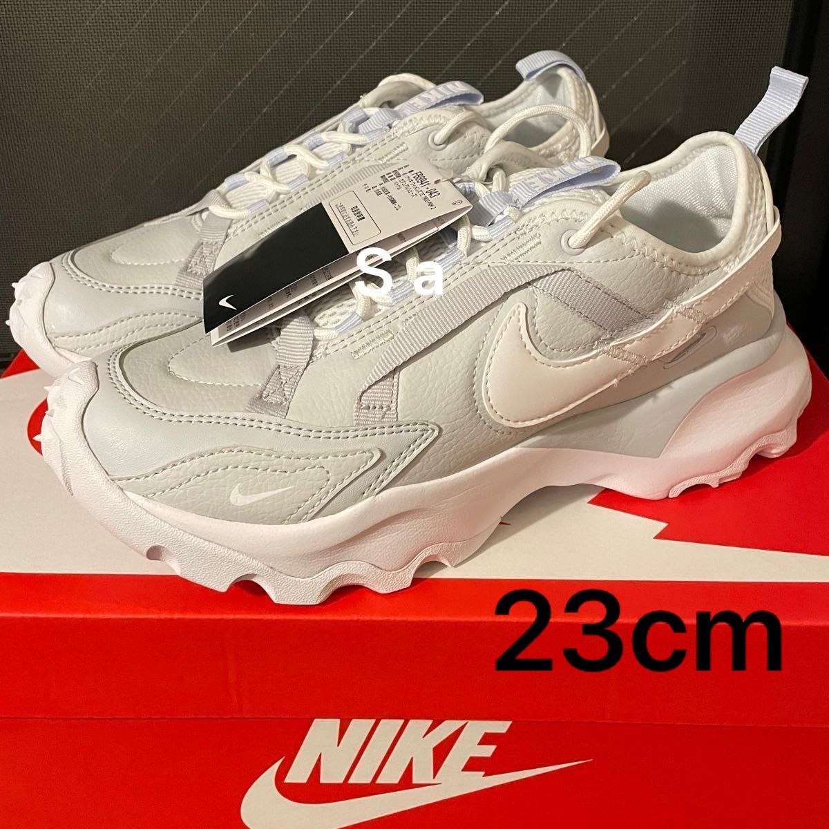NIKE ナイキ TC7900 スニーカー|PayPayフリマ