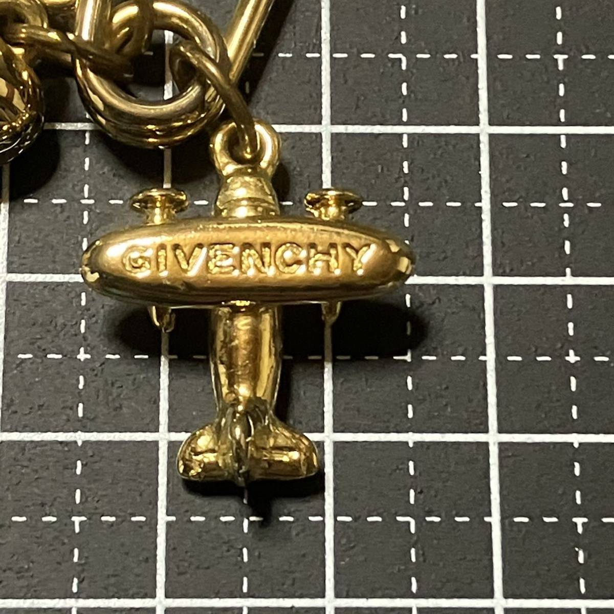 m】美品 GIVENCHY ジバンシィ 飛行機 ロゴ ハート チャーム 安全ピン