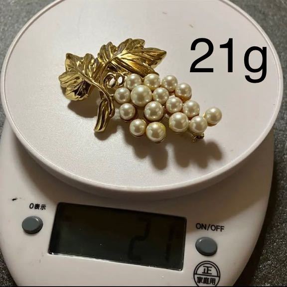 [m] beautiful goods GIVENCHY Givenchy .. brooch Vintage fake pearl Gold color costume jewelry 