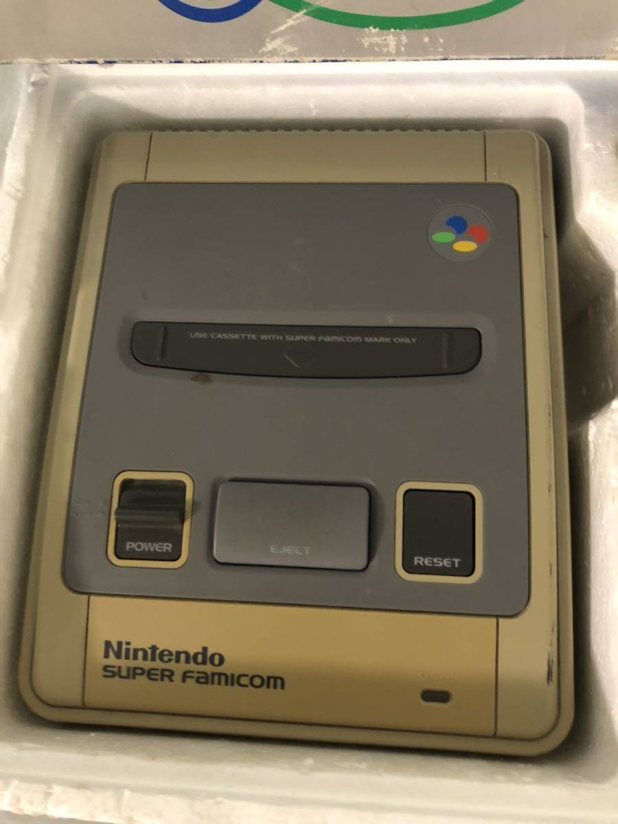 used任天堂 スーパーファミコン 本体 コントローラー 箱付　送料込