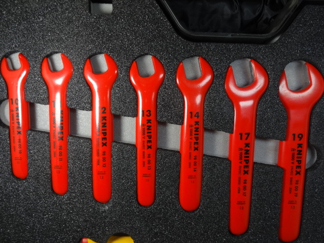 クニペックス　KNIPEX　絶縁工具　26点セット　ケース傷汚れ多　中スポンジ部分汚れあり_画像6