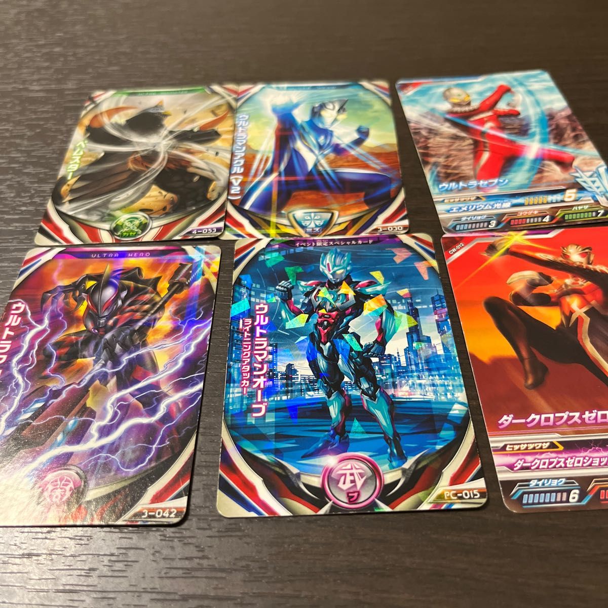 日本人気超絶の ウルトラマン カードセット57枚+おまけ バトル