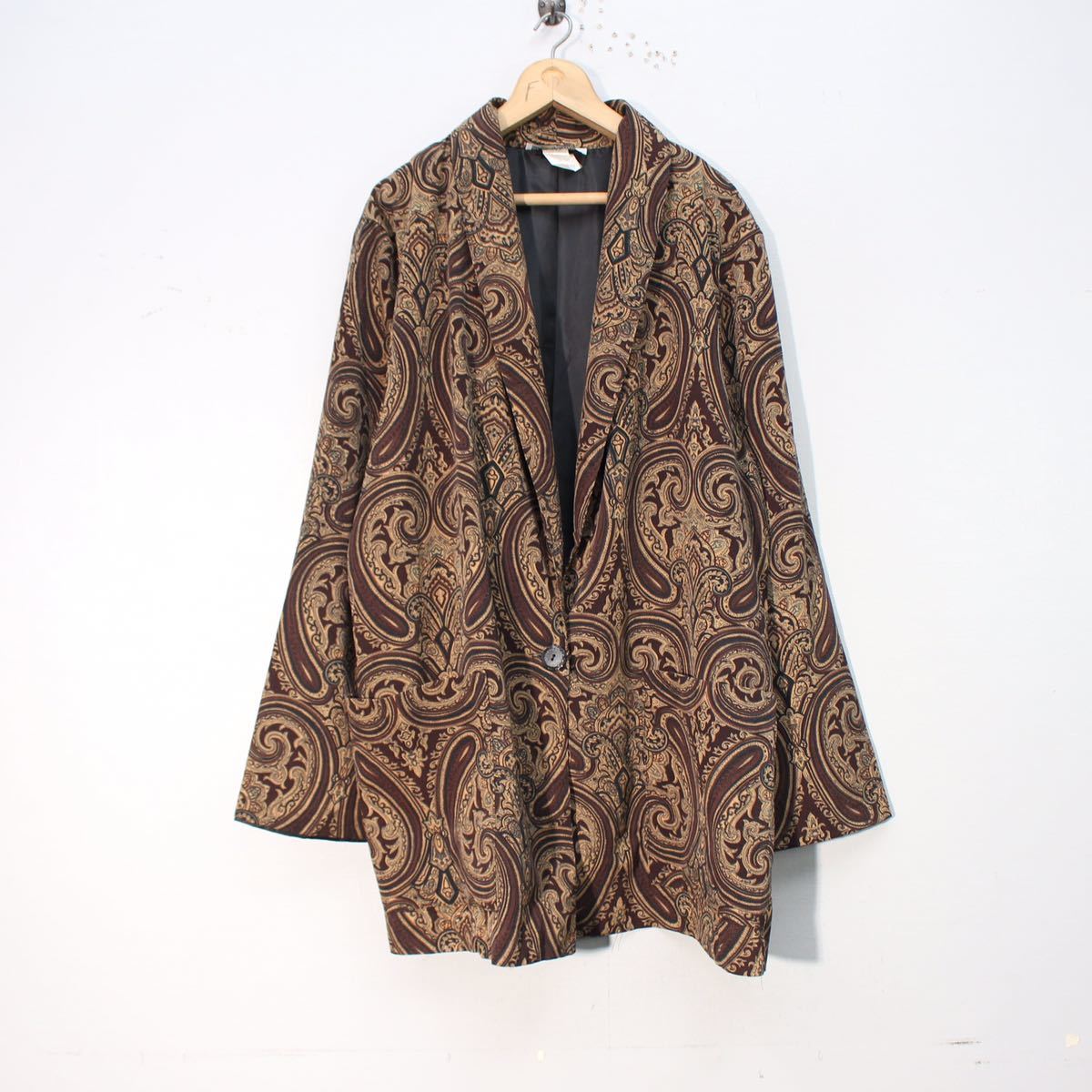 USA VINTAGE KENSINGTON SQUARE PAISLEY PATTERNED DESIGN OVER USA VINTAGE KENSINGTON SQUARE PAISLEY PATTERNED DESIGN OVER