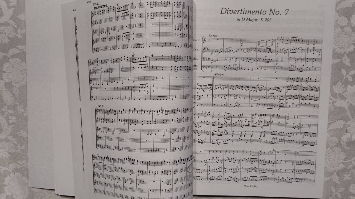  музыкальное сопровождение импорт полный оценка большой (30.5×23.750g) Mozart 17 DIVERTIMENTI FOR VARIOUS INSTRUMENTSmo-tsarutoti bell ti men to17 искривление 