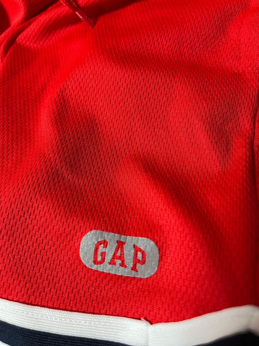 GAP 赤の短パン 美品 95センチ ロゴの所は光を反射して光る ショートパンツ｜PayPayフリマ