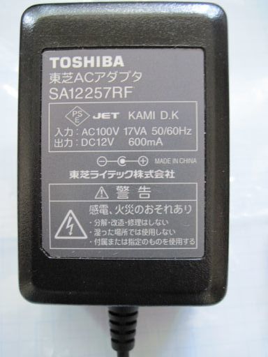 SB03 TOSHIBA 東芝　ACアダプタ　SA12257RF　12V　0.6A　対応機種不明　電圧のみチェック　長期保存品　汚れ、埃、キズ有　ジャンク品　1個_画像2