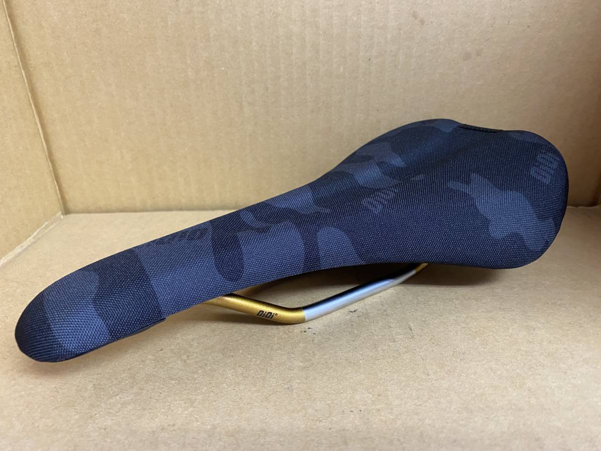 DMR OiOi サドル ブラックカモ CAMO 黒色迷彩 新品未使用 MTB クロスバイク BMX 特別限定モデル