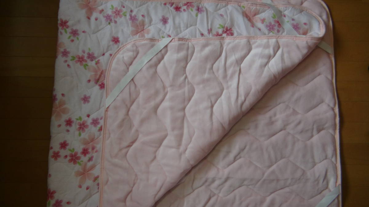 #新品　桜模様のふんわり軽い毛布と敷パッドセット　シングルサイズ　_画像4