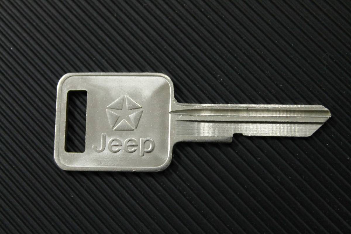 クライスラー JEEP スペアキー 鍵 ブランクキー マスター KEY 純正部品 ジープ文字 1987-1990 CHRYSLER 83506298 MOPAR 絶版 当時物_画像1