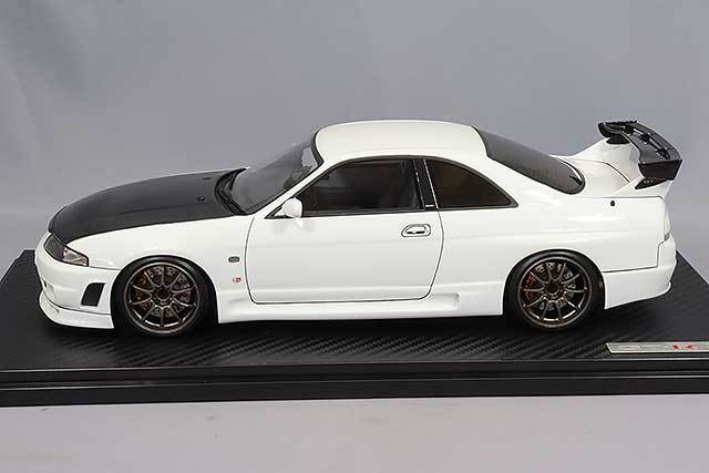 イグニッションモデル 1/18 日産 スカイライン GT-R (BCNR33) ホワイト