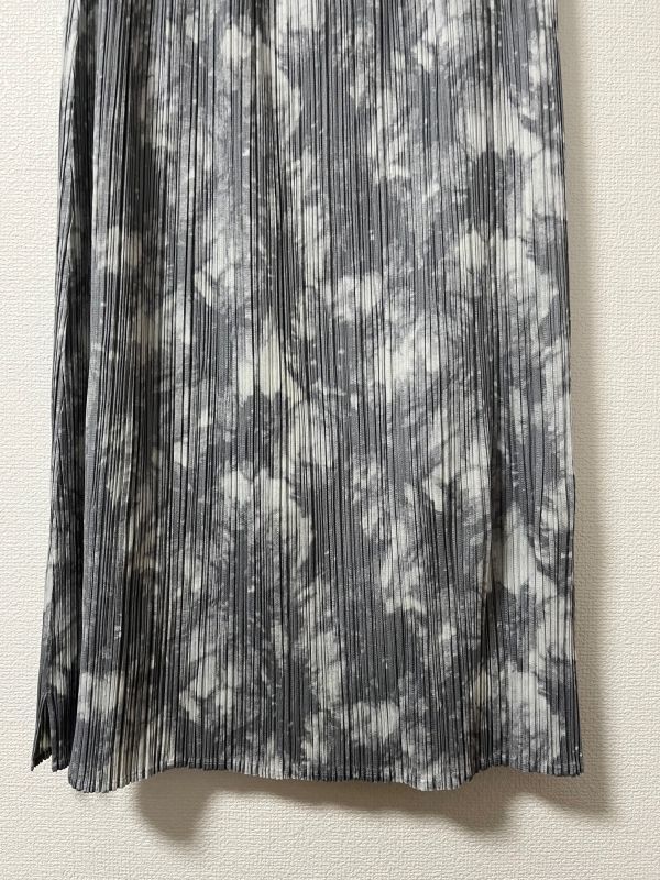 スーパーセール ☆送料無料☆墨絵風柄のロングスカート PLEATS PLEASE
