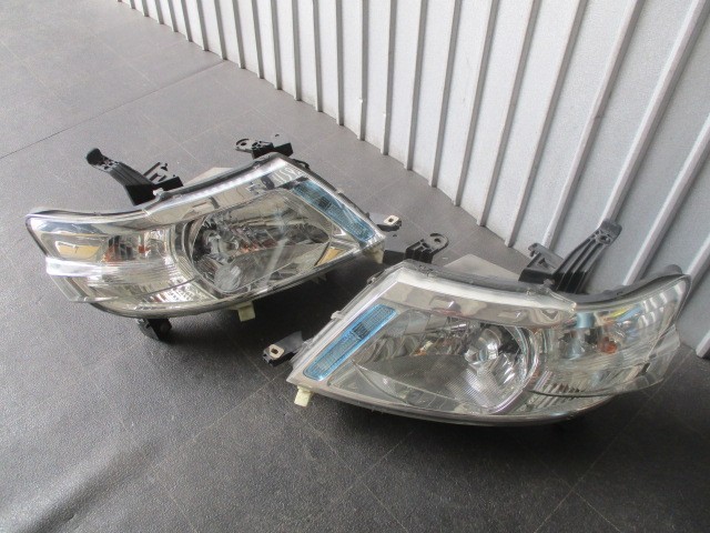 3739 セレナ C25 CC25 左右 ヘッドライト ヘッドランプ HID キセノン レベ付 100-24859 平成18年7月 【個人宅配送不可】_画像1