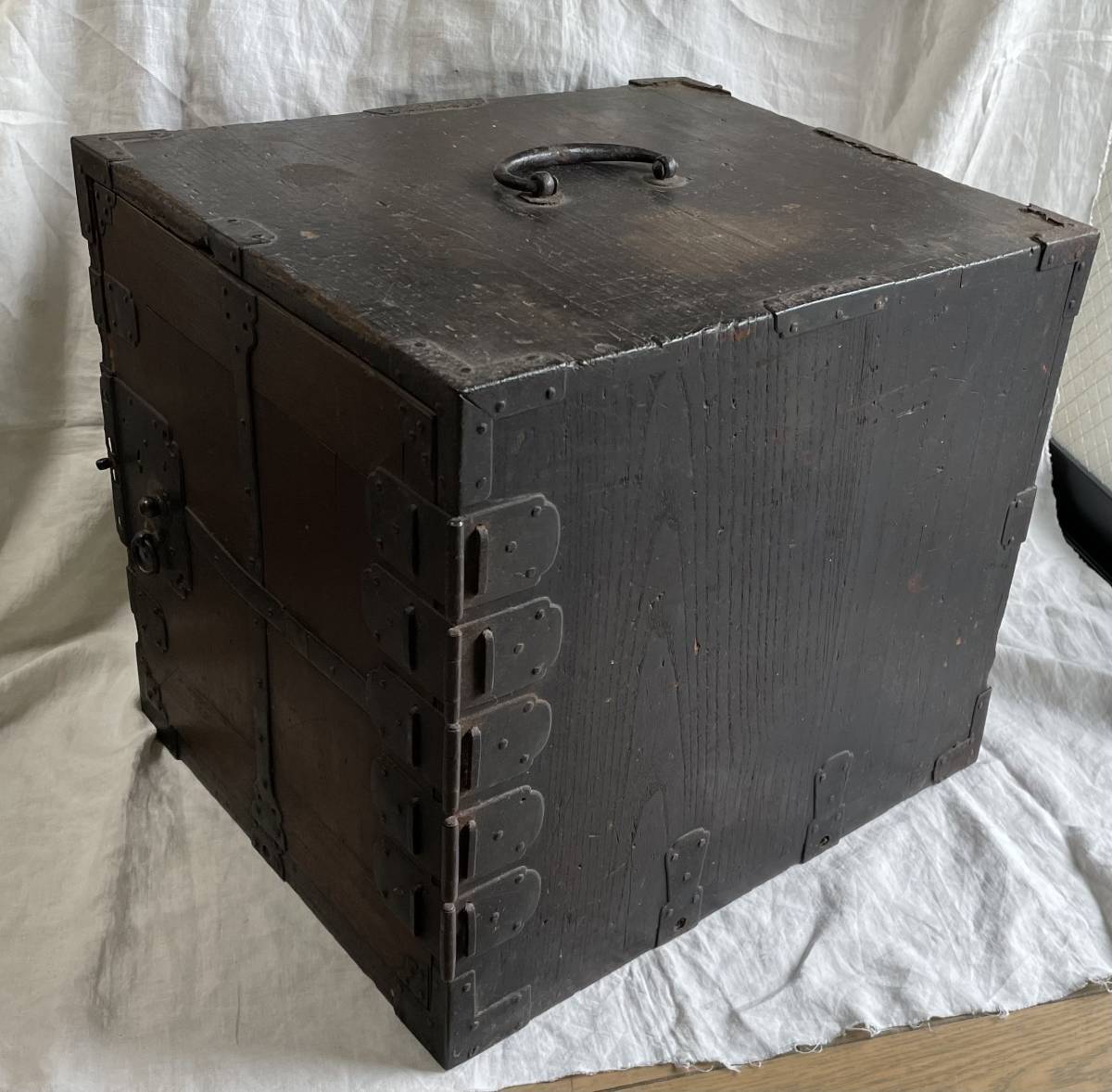 旧家より時代物 木製 持ち手付 船金庫/船箪笥 時代金具 鍵無し 小