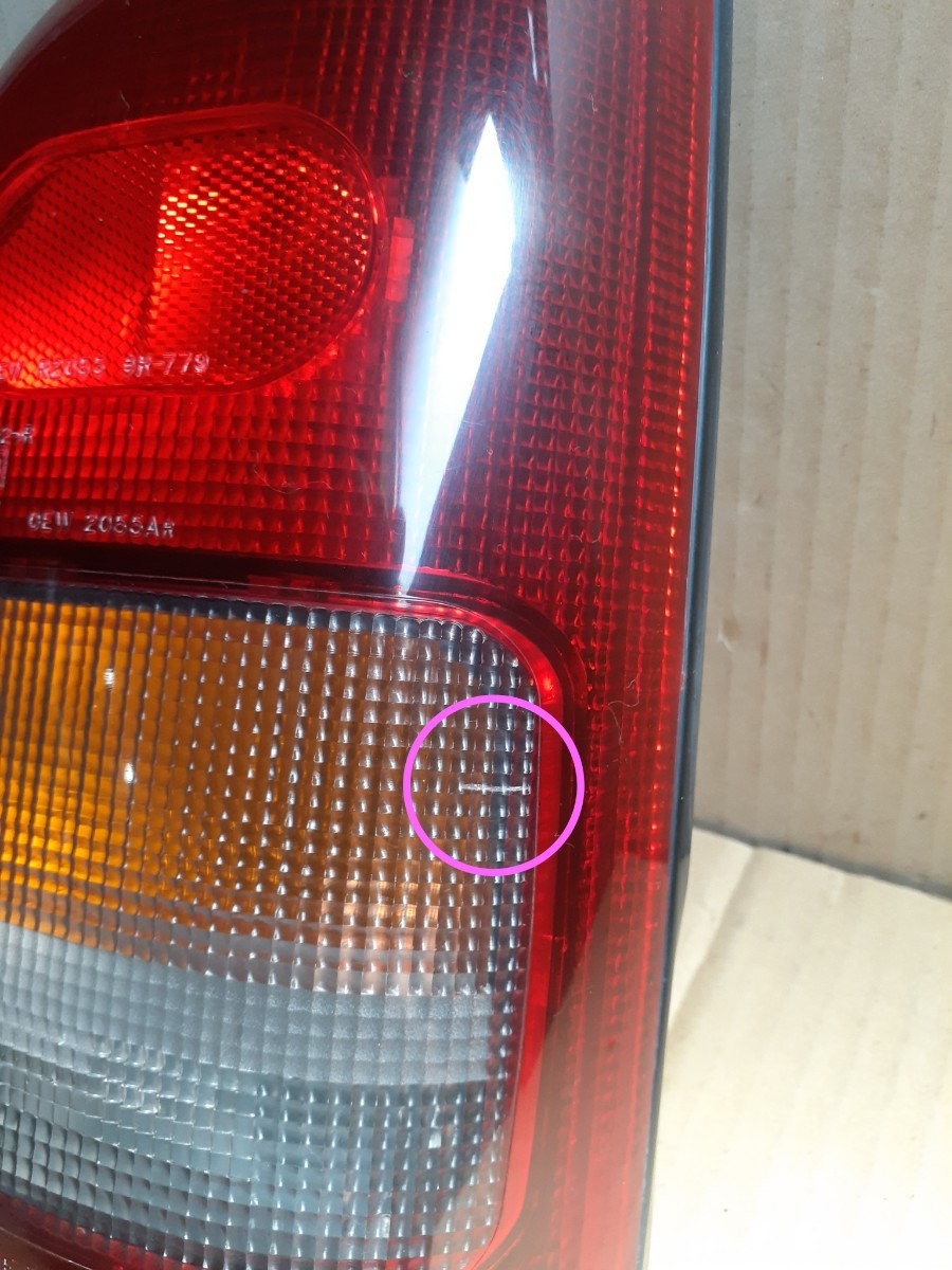 約1cm程の深い引っ掻き傷有ります